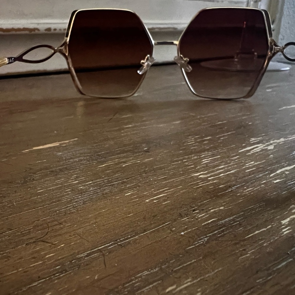 Chic Gold and Brown Sunglasses - Picture 6 of 7